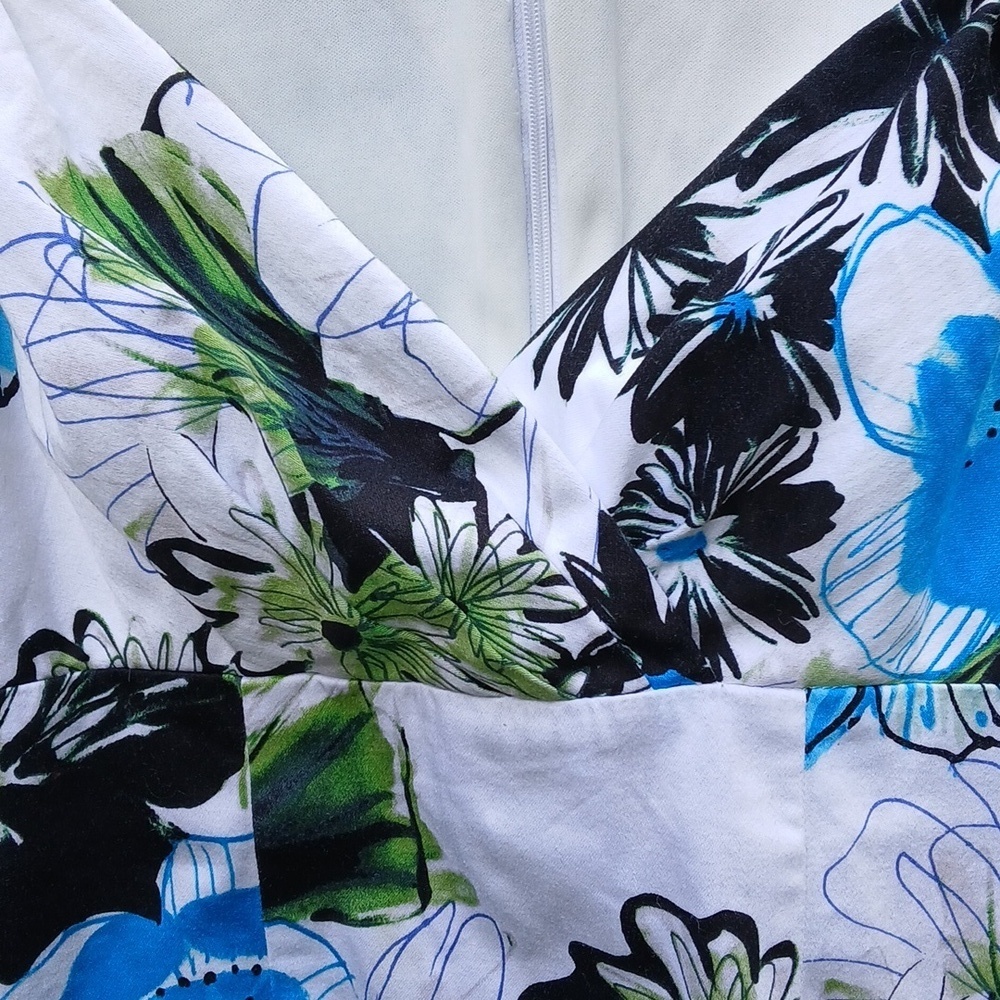Roulette Floral Beautiful Dress 97% Cotton Size 8. Old Money Cruisewear - Picture 2 of 12